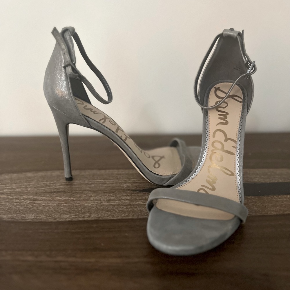Sam Elderman sandal in dark pewter. Womans 9.5